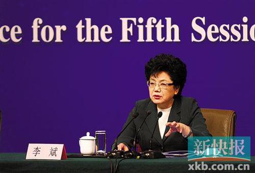 国家卫计委主任李斌回答记者提问。 新快报记者 祝贺/摄