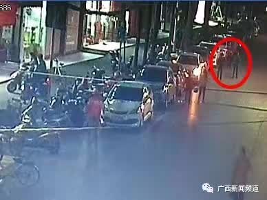 3岁小孩被关车内3小时 妈妈和孩子叔叔去公园玩了