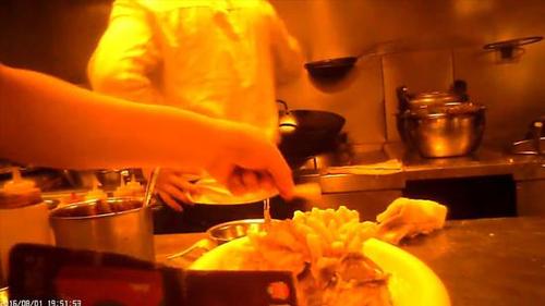 媒体曝俏江南黑厨内幕:扫把洗锅 臭鱼冒充活桂鱼