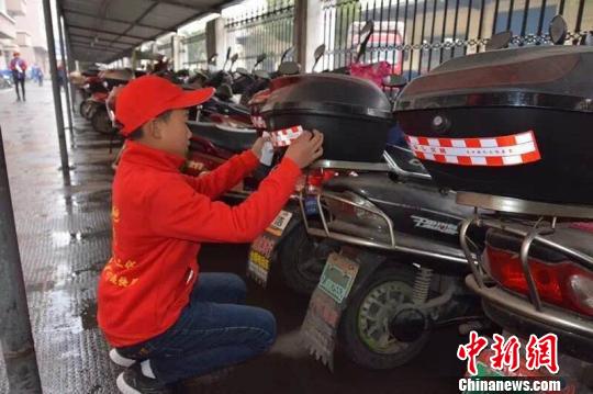 小义工有大善举 浙江诸暨“义二代”平均年龄11岁 店口镇义工协会提供 摄 小义工有大善举 浙江诸暨“义二代”平均年龄11岁 店口镇义工协会提供 摄