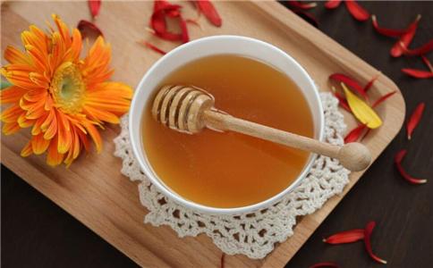 春季润燥蜂蜜是首选 介绍五种不同蜂蜜 蜂蜜有哪几种 蜂蜜的作用是什么 喝蜂蜜有什么好处