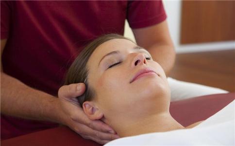 40岁女人的护肤技巧 让你留住年轻肌肤 40岁女人怎么保养皮肤 40岁女人的护肤技巧有哪些 女人如何保养好皮肤