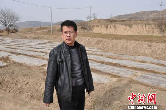 甘肃42岁乡镇干部殉职:生前留30多本工作笔记