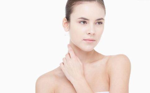 颈纹又多又深怎么办 赶走颈纹试试这5招 颈纹多怎么办 如何去除颈纹 去除颈纹的方法