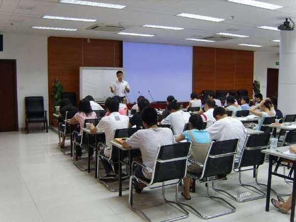 培训教师日工资五六千2 培训教师日工资五六千2