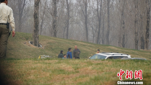北京野生动物园证实虎区有游客下车首次劝阻未听 点击进入下一页