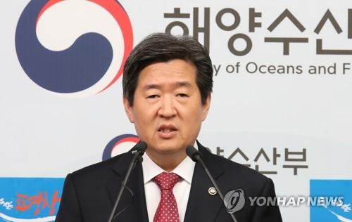 资料图片:海水部副部长尹学培(图片来源:韩联社) 点击进入下一页