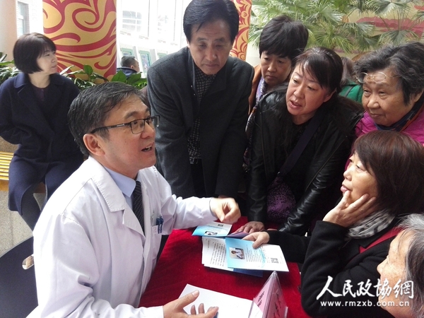 郭兮恒主任给中老年朋友介绍睡眠健康知识 郭兮恒主任给中老年朋友介绍睡眠健康知识