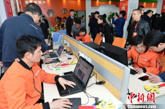 在江西德兴，返乡创业、加入农村电商的年轻人也越来越多。　刘康　摄