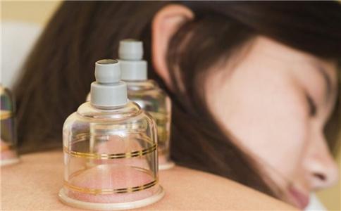 拔罐方法有哪些 介绍四种常见方法 拔罐方法有哪些 拔罐要注意什么 拔罐的方法是什么