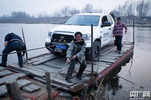 李国新工作中(央广网记者 石昊鑫 摄) 点击进入下一页