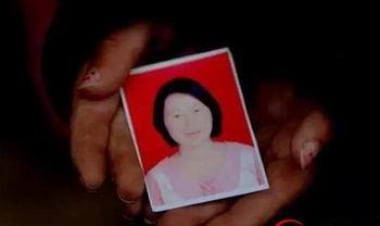 10岁女孩成妈妈 3岁时开始照顾病重母亲 10岁扛起一个家