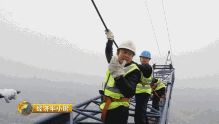 建筑工人收入碾压“白领”:贴瓷砖年入20万