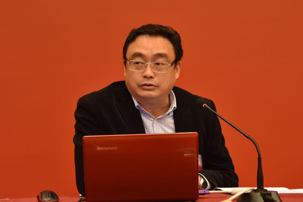 7、民盟福建省委专职副主委刘泓介绍参政议政经验体会。张雨斌 摄影