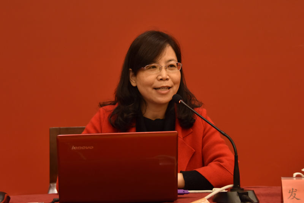 10、民盟陕西省委副秘书长兼参政议政部部长张红介绍参政议政经验体会。张雨斌 摄影