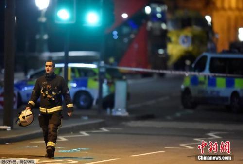 资料图：袭击事件发生后，警方在议会大厦周边执勤。