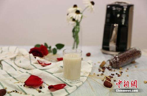 女人想变美、延缓衰老到底该喝豆浆还是牛奶？