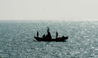 大妈钱塘江游泳撞渔船 被螺旋桨打到有多处伤口