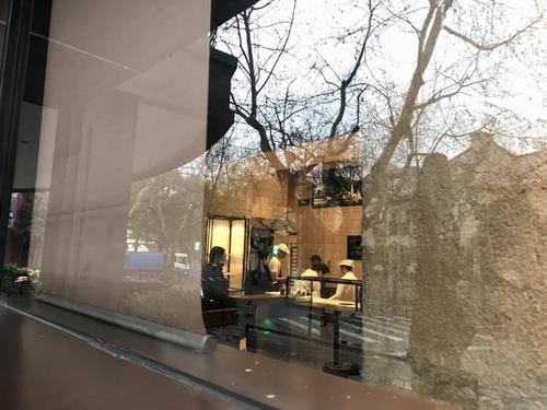 点击图片翻到下一页>> 面包店用过期面粉 现已停止营业(组图)