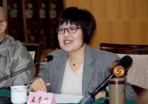 中国记协书记处书记王冬梅主持本期“新闻茶座” 刘瑞 摄