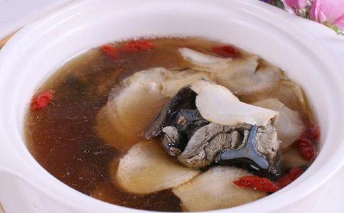 女人补气血吃什么好5款当归药膳有疗效 女人补气血吃什么好 补气血吃什么食物好 女人如何补气血