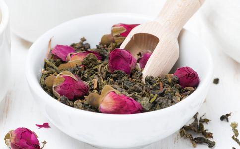 女人长痘痘 喝4种茶清热祛痘 女人长痘痘怎么办 女人长痘痘喝什么茶好 喝哪些茶清热祛痘