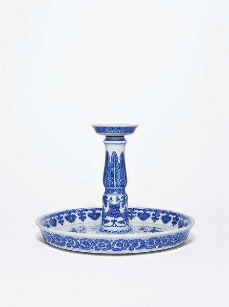 lot4965 清乾隆早期 唐英自用青花缠枝花卉纹烛台