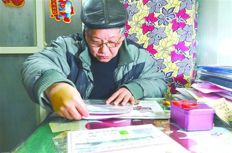  图片说明：每天，老王都会花几个小时的时间整理收藏