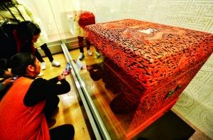 故宫数家底:藏品1862690件 乾隆御稿等文物入列