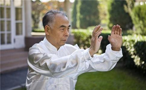 太极拳能缓解肩周炎 如何练习太极拳 如何练好太极拳 练太极拳有什么好处 练太极拳的方法