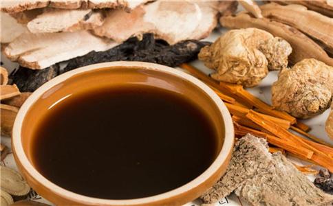 中药怎么喝才不会苦 支招几个小方法 怎么喝中药不苦 中药怎么喝才会不苦 喝中药有什么禁忌