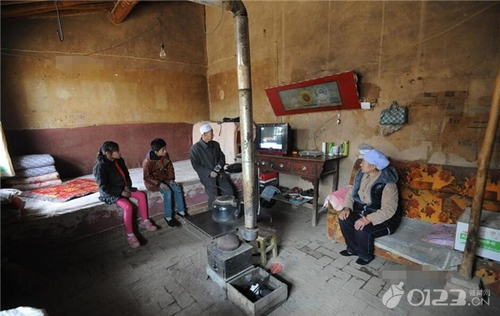 老汉娶小22岁乞讨女