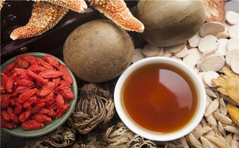 脸上长斑可能和疾病有关 中医祛斑有六个偏方 脸上长斑怎么回事 中医如何祛斑 中医祛斑的方法