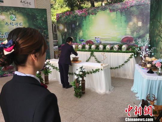 通讯:清明祭扫新风里的“加减法”