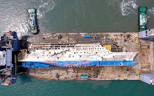 韩世越发现遇难者遗物