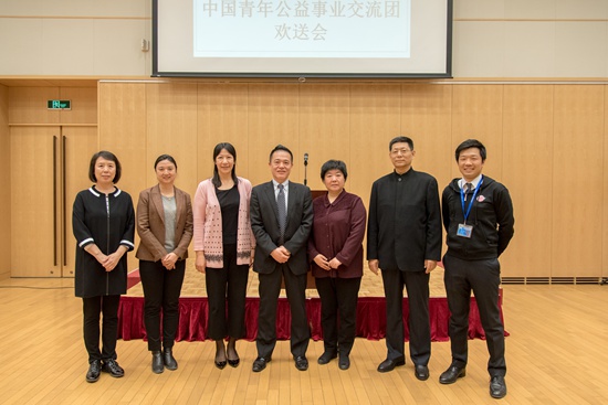 3月22日欢送晚宴上，日本国驻中国大使馆公使山本恭司与代表团团长、分团长合影