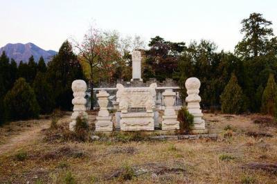 明十三陵一对石烛台失踪半年有余 警方已介入调查