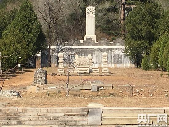 明十三陵一对石烛台失踪半年有余 警方已介入调查
