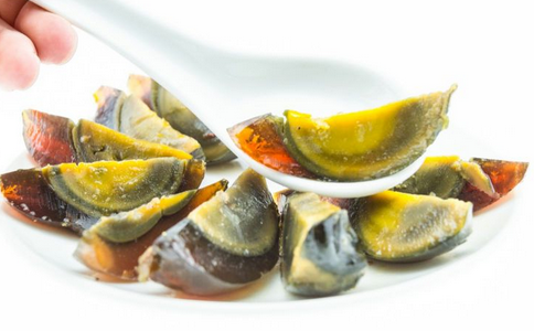 吃蛋必吃松花蛋 盘点凉拌皮蛋的营养价 凉拌皮蛋有什么营养价值 凉拌皮蛋有哪些做法 凉拌皮蛋怎么做好吃