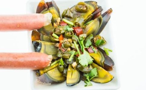 吃蛋必吃松花蛋 盘点凉拌皮蛋的营养价 凉拌皮蛋有什么营养价值 凉拌皮蛋有哪些做法 凉拌皮蛋怎么做好吃