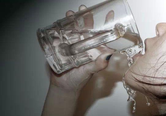 当开始缺水时 身体会发生哪些可怕的变化？