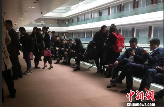 成都限购政策加码后首次土地拍卖8个地块全部溢价成交