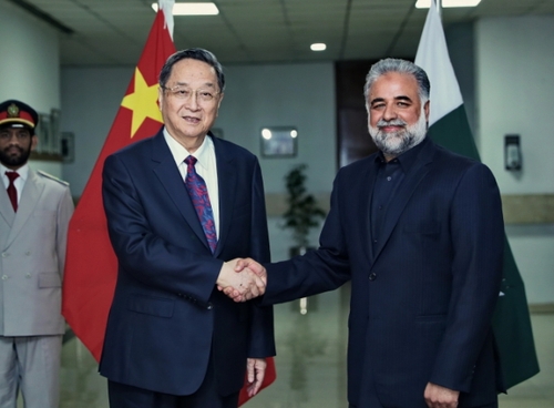 4月5日至6日，应巴基斯坦参议院主席拉巴尼邀请，全国政协主席俞正声对巴基斯坦进行正式友好访问。这是4月5日，俞正声在伊斯兰堡会见巴基斯坦国民议会代议长阿巴西。