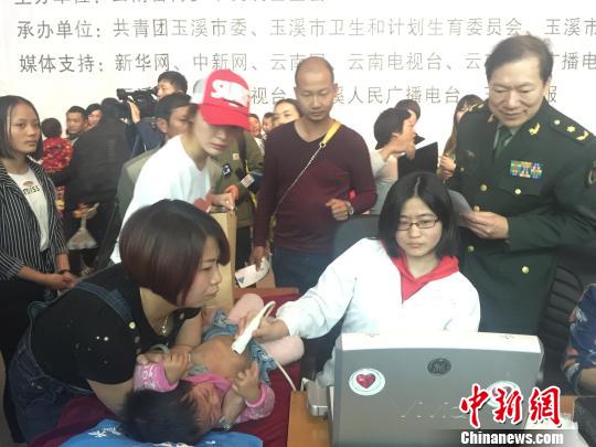 义诊现场?！〕戮?摄