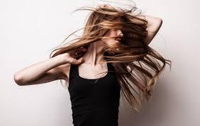 为什么头发干枯易掉？烫染真的伤头皮吗？