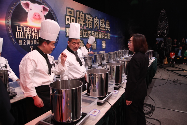 现场烹饪不同品牌猪肉 现场烹饪不同品牌猪肉
