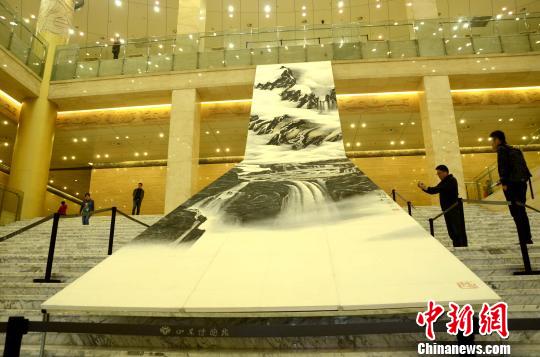 “现代水墨画之父”刘国松创作回顾展在山东开展