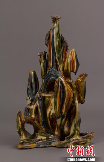 图为展出的唐代三彩山子 李映民 摄 图为展出的唐代三彩山子 李映民 摄