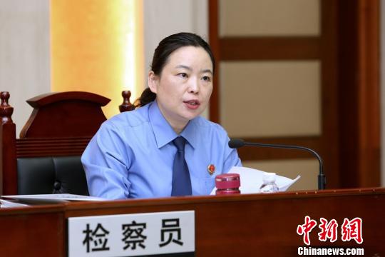 广东省检察院副检察长出庭支持抗诉?！∷饔形?摄
