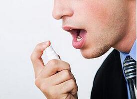口臭吃薄荷糖会加重？预防要常吃6种食物